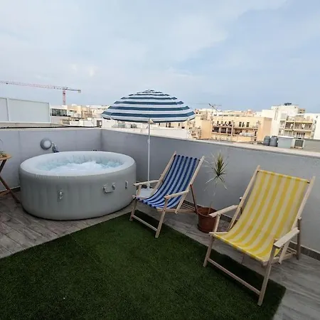 Spacious Penthouse - Prime Location *