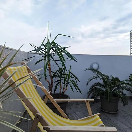 Spacious Penthouse - Prime Location Apartament