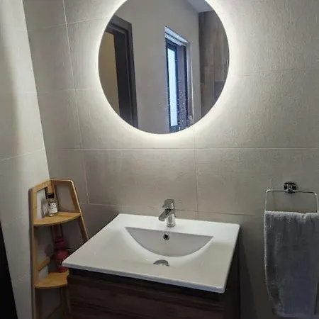 Spacious Penthouse - Prime Location شقة *