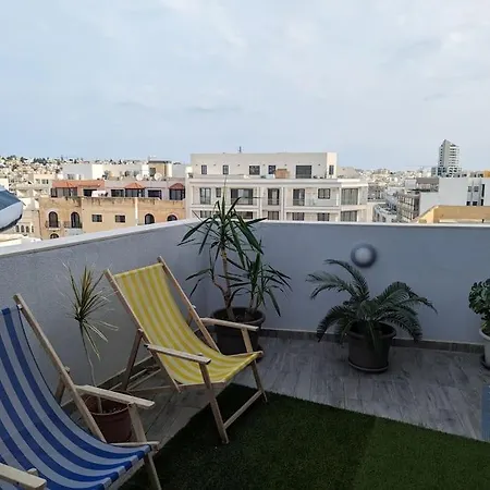 Spacious Penthouse - Prime Location شقة