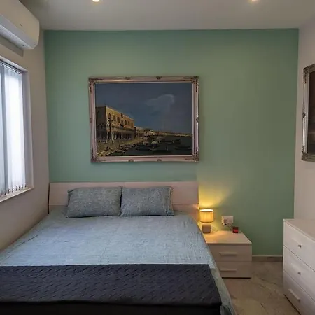 شقة Spacious Penthouse - Prime Location *