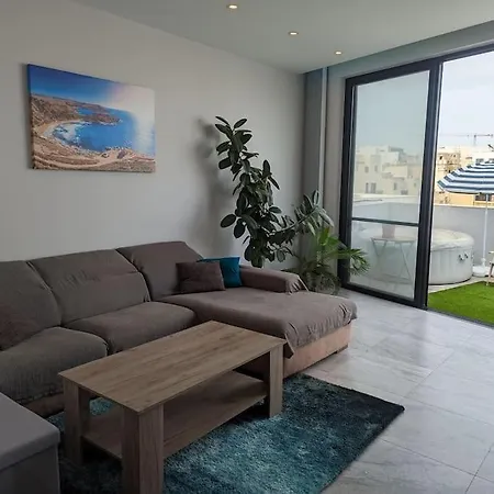 Spacious Penthouse - Prime Location * مسيدا