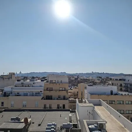 شقة Spacious Penthouse - Prime Location